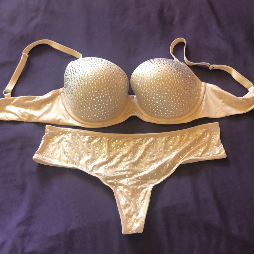 NWOT VICTORIA SECRET BRA SET 34D THONG S
